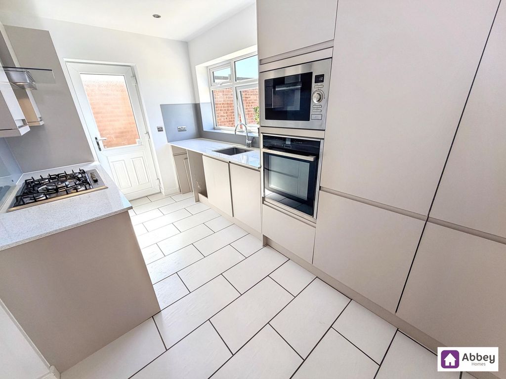 Property photo 2 of 20 Kitchen