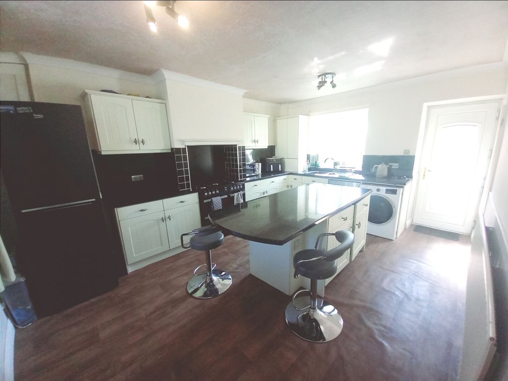 Property photo 3 of 14 Breakfasting Kitchen