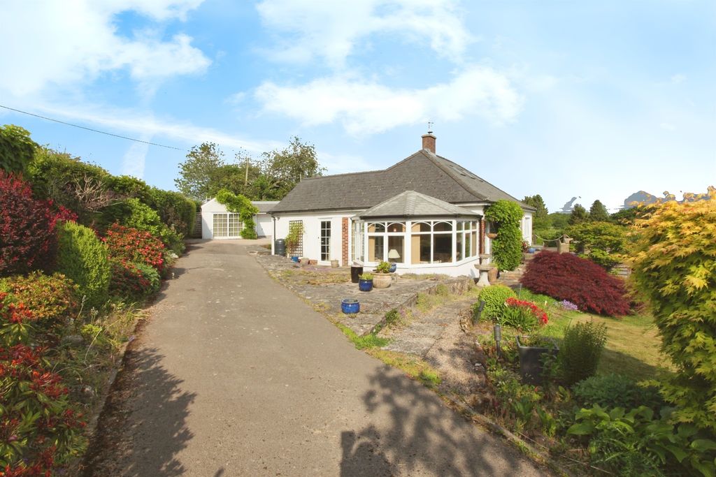 Property photo 1 of 42