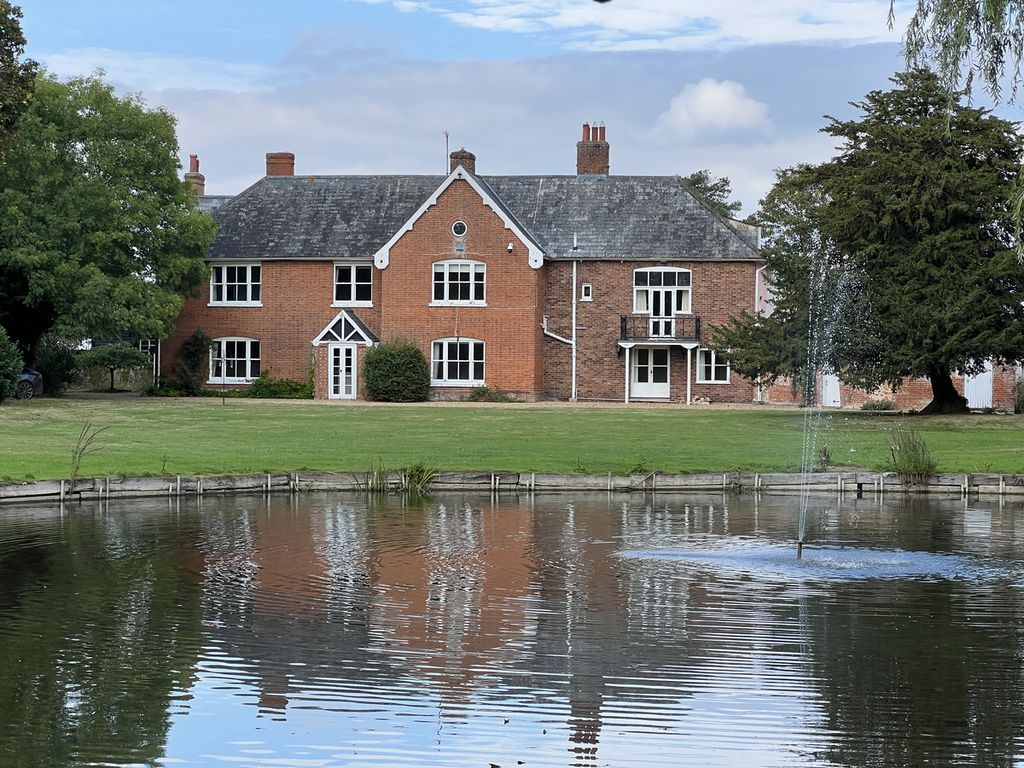 Property photo 2 of 37