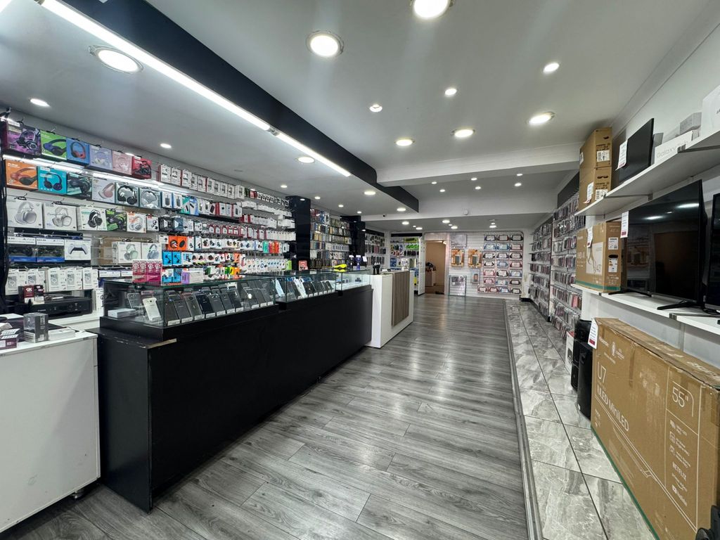 Property photo 3 of 8 Gallery