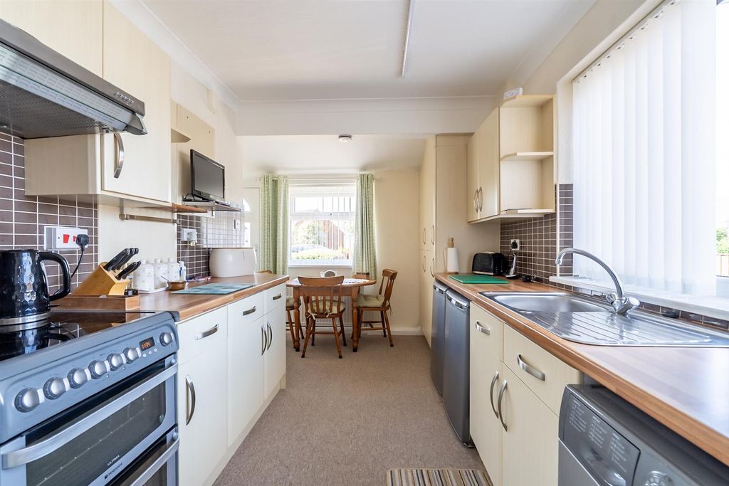 Property photo 3 of 16 Kitchen