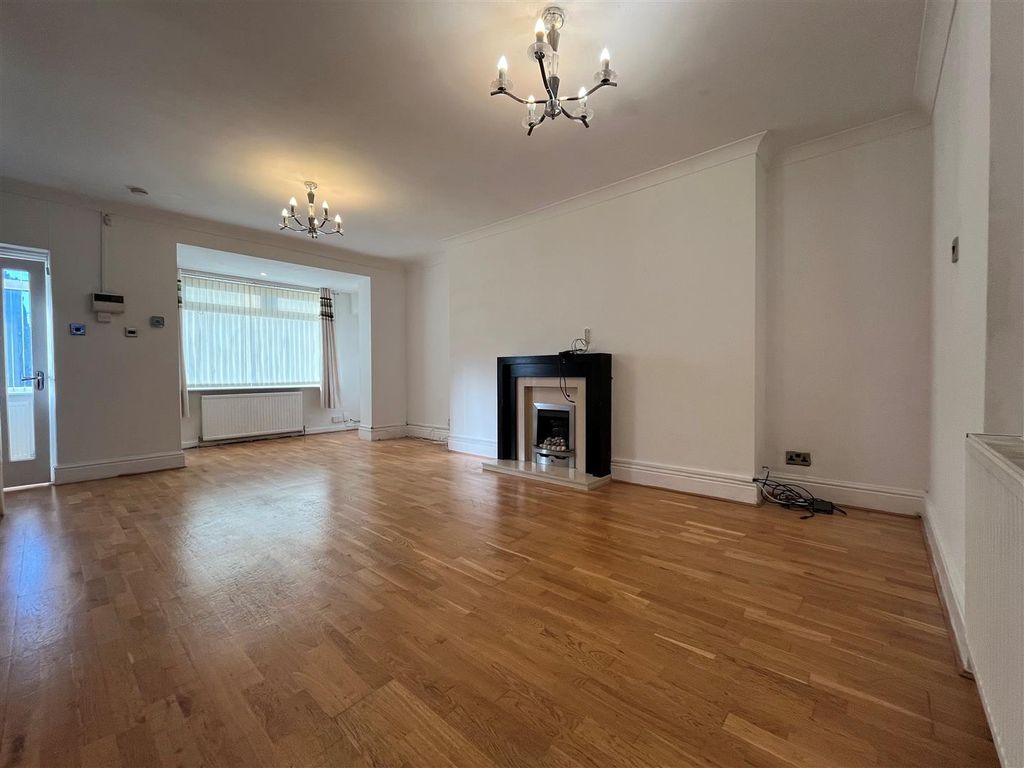 Property photo 2 of 14 19.Jpg