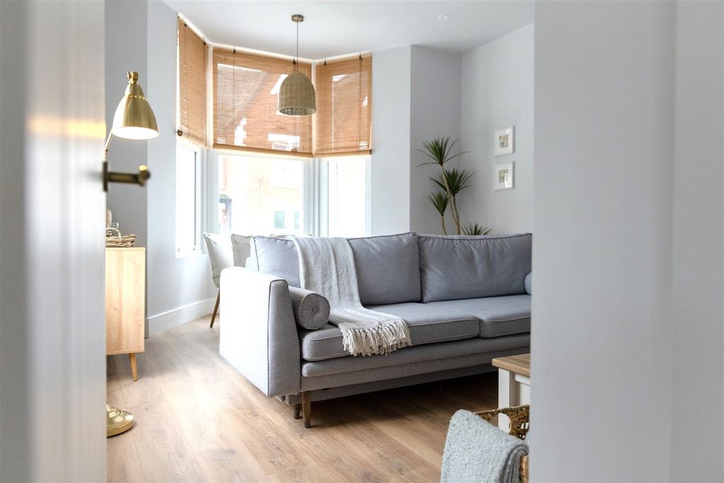 Property photo 3 of 8 Andy HMO -131.Jpg