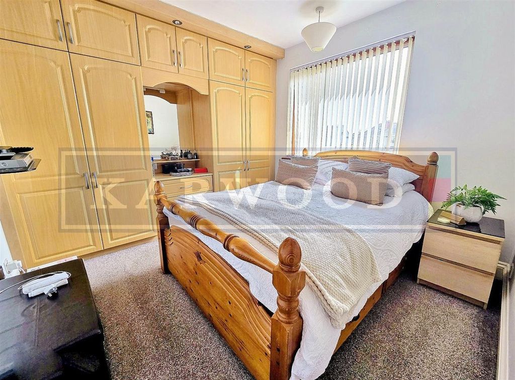 Additional image 5 of 4 bed semi-detached house for saleKingshill Avenue, Hayes UB4