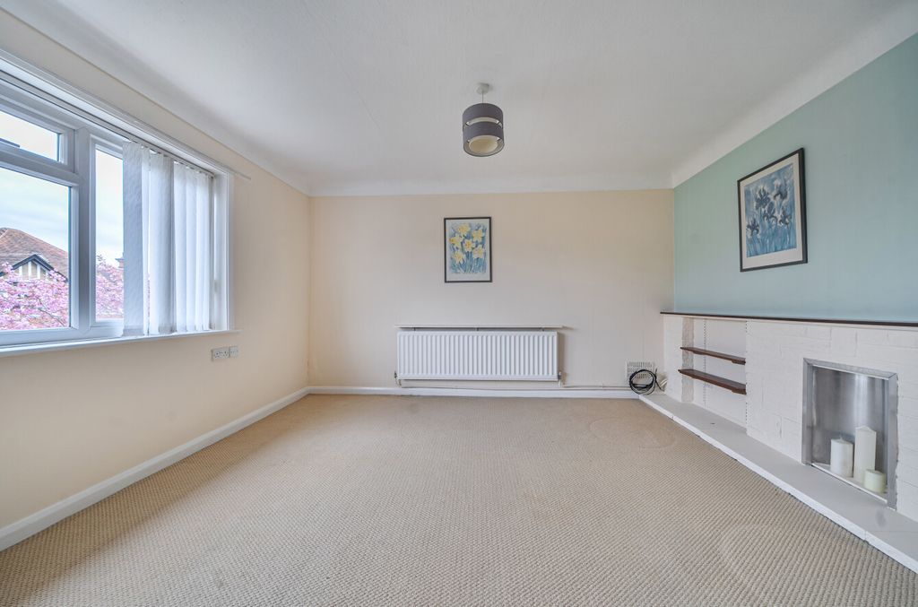 Property photo 2 of 12 1439431-11-69d7Ec...