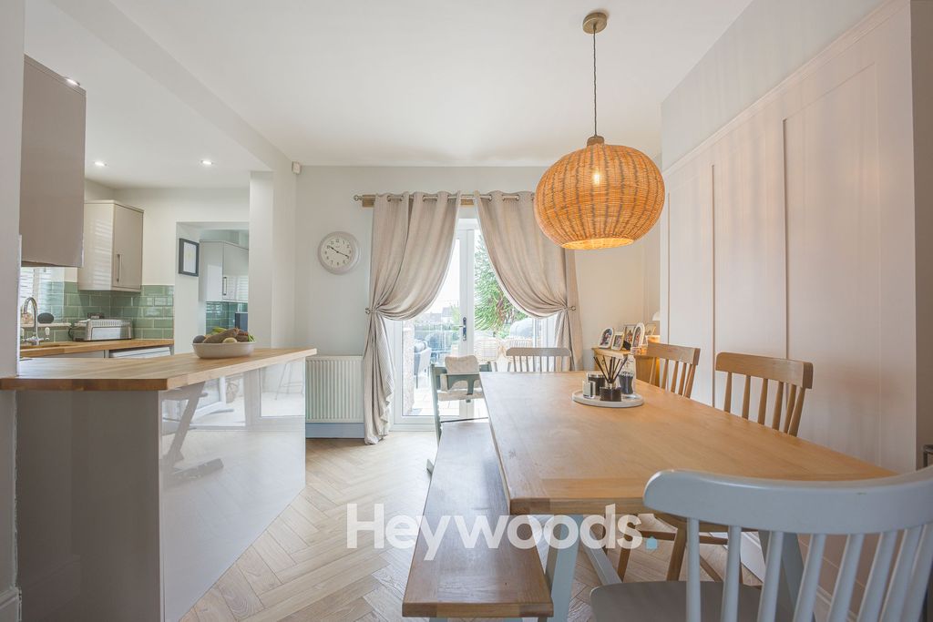Property photo 2 of 34