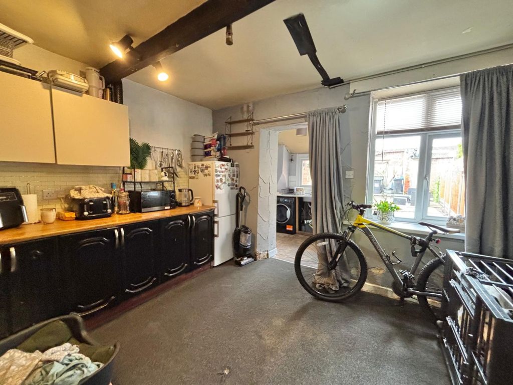 Property photo 3 of 10 Dining Room