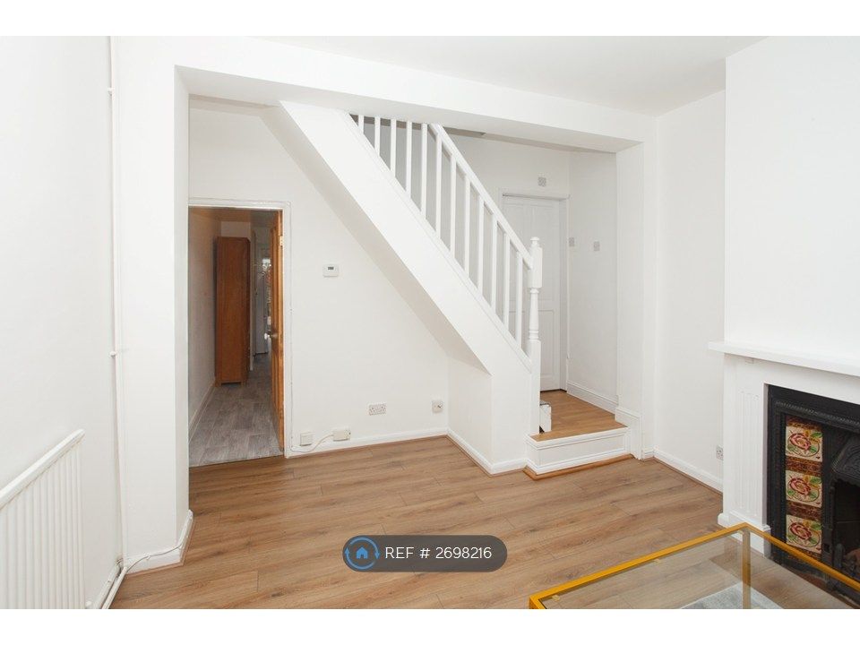 Property photo 3 of 19 Living Room