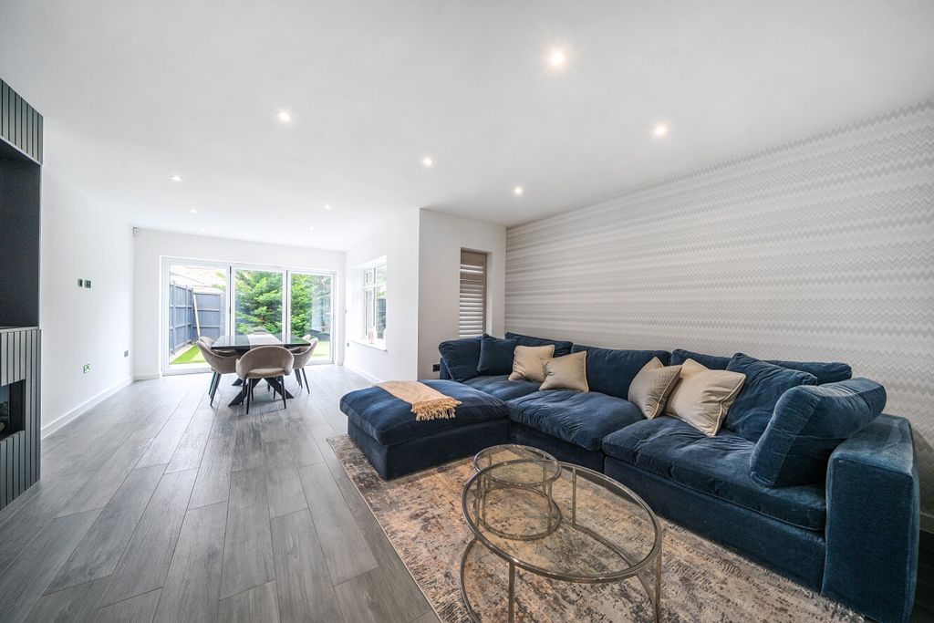 Property photo 2 of 20 1471281-6-6A27Dac...