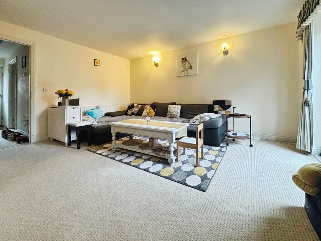 Property photo 3 of 10 Pbox-Img.Jpeg