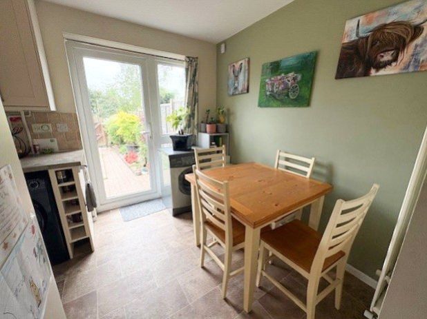 Property photo 3 of 8 4 (002)