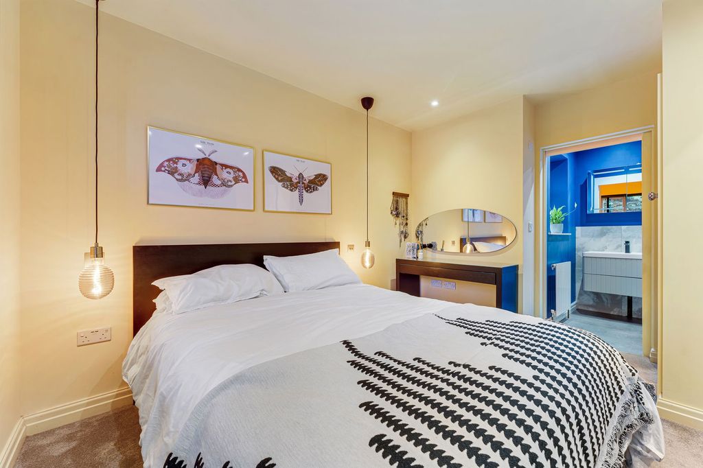 Property photo 3 of 43