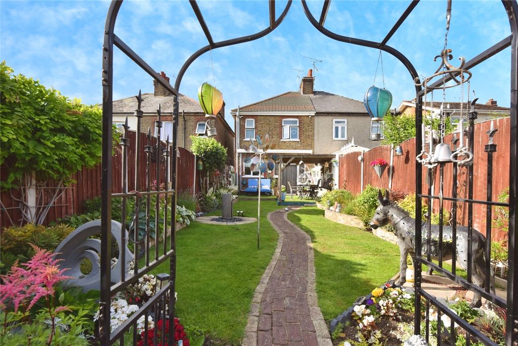 Property photo 3 of 19 Garden