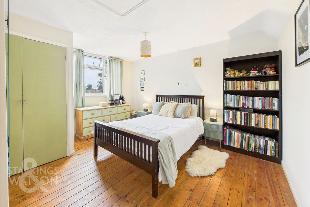 Property photo 3 of 17