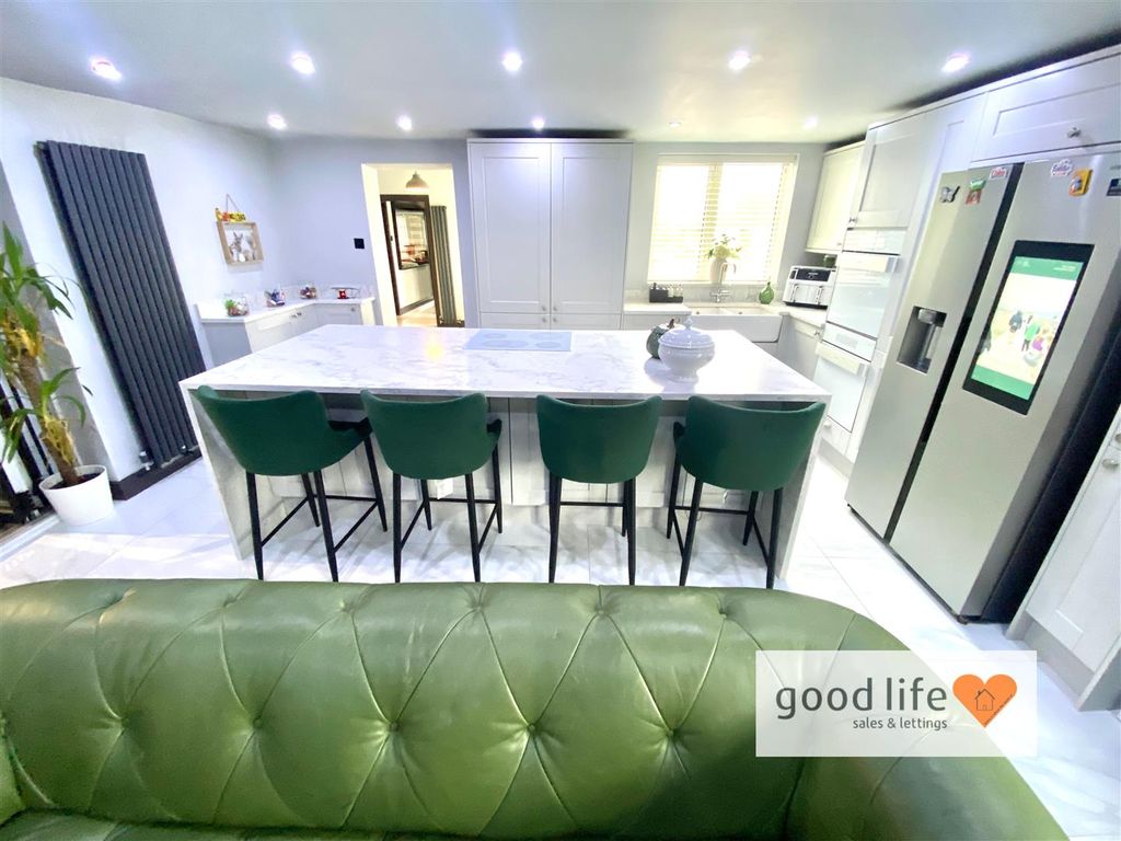 Property photo 3 of 25 20250214_113331335_Ios15Norwayave.Jpg