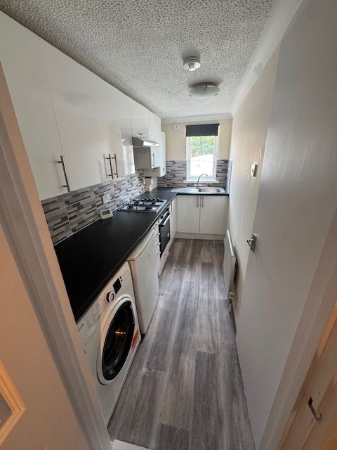 Property photo 1 of 7 Kitchen