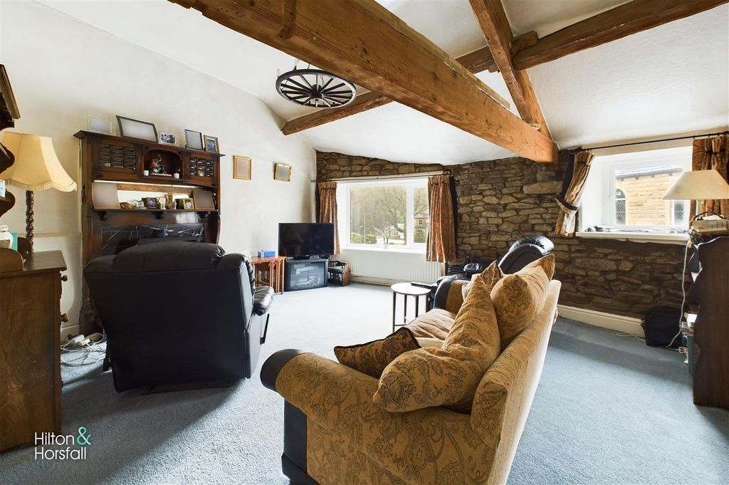 Property photo 2 of 13 Gisburn Road