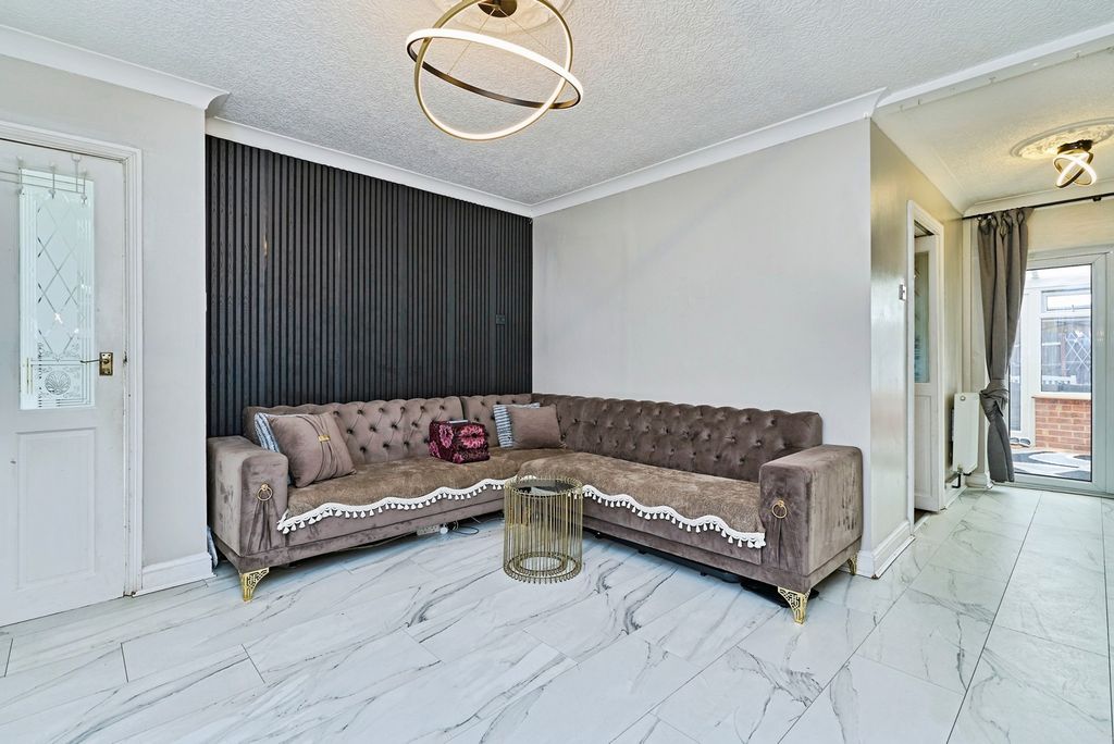 Property photo 3 of 16 Pbox-Img.Jpg
