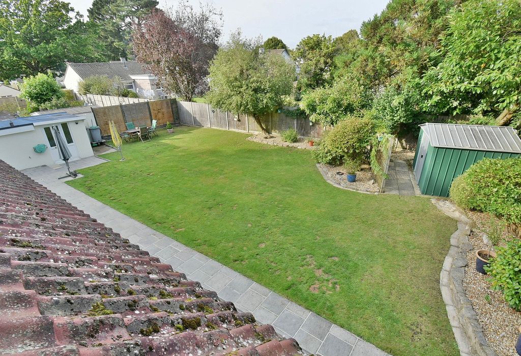 Property photo 2 of 27
