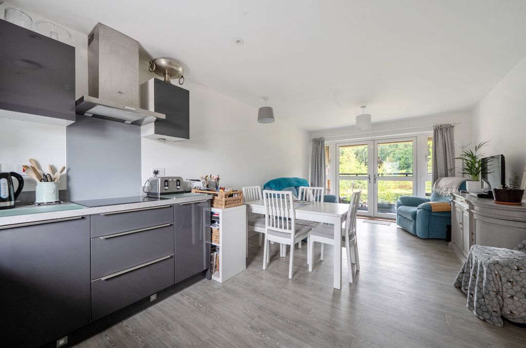 Property photo 2 of 16 1333988-15-6890d1...