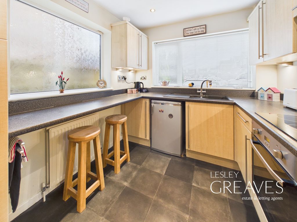 Property photo 2 of 16 Kitchen