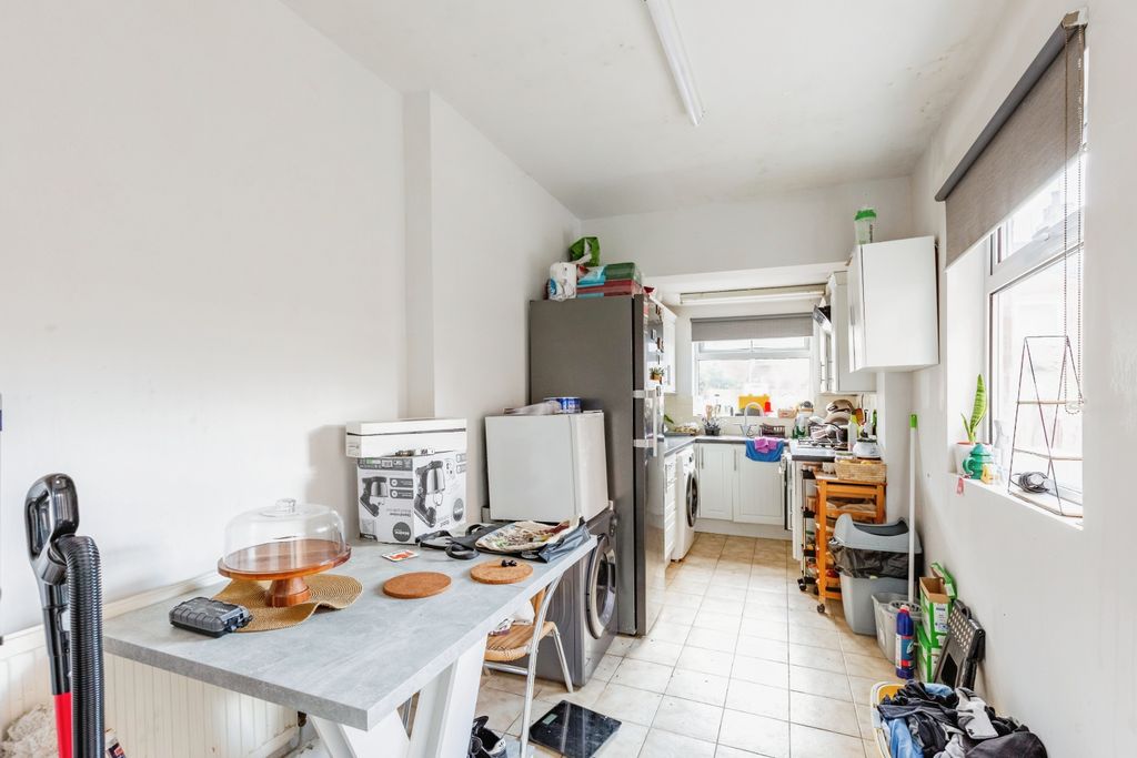 Property photo 3 of 17 Kitchen
