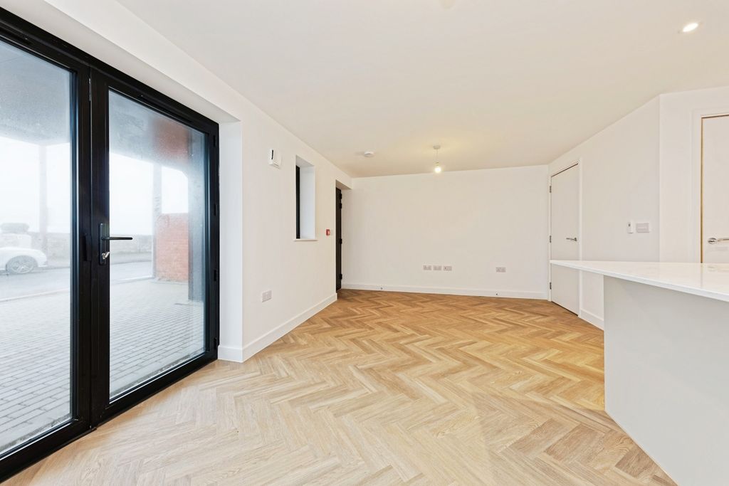 Property photo 3 of 20 Pbox-Img.Jpg