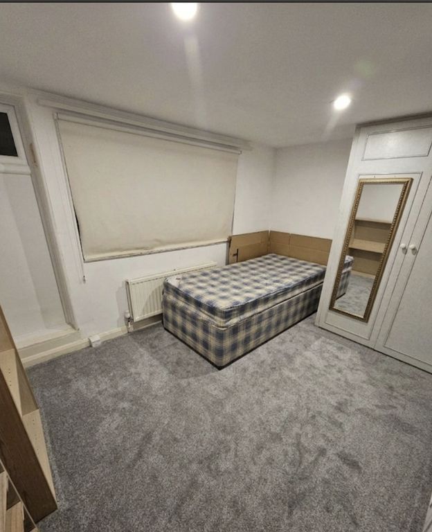 Property photo 1 of 2