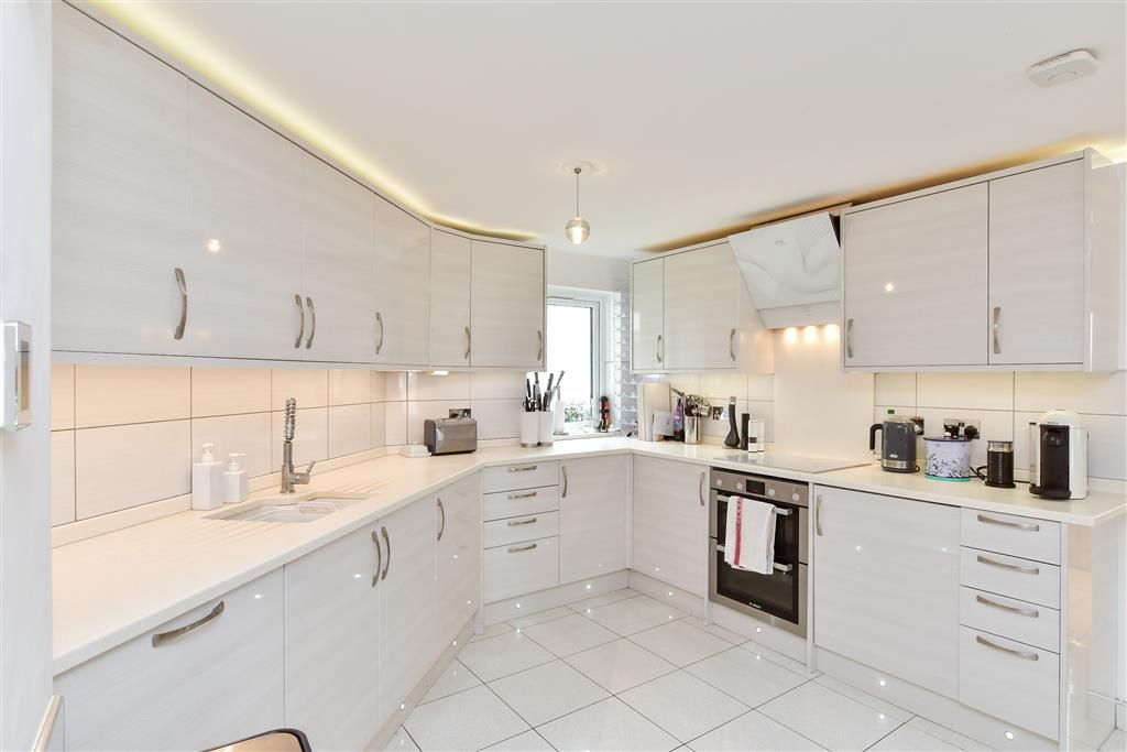 Property photo 3 of 14 Lounge/ Kitchen