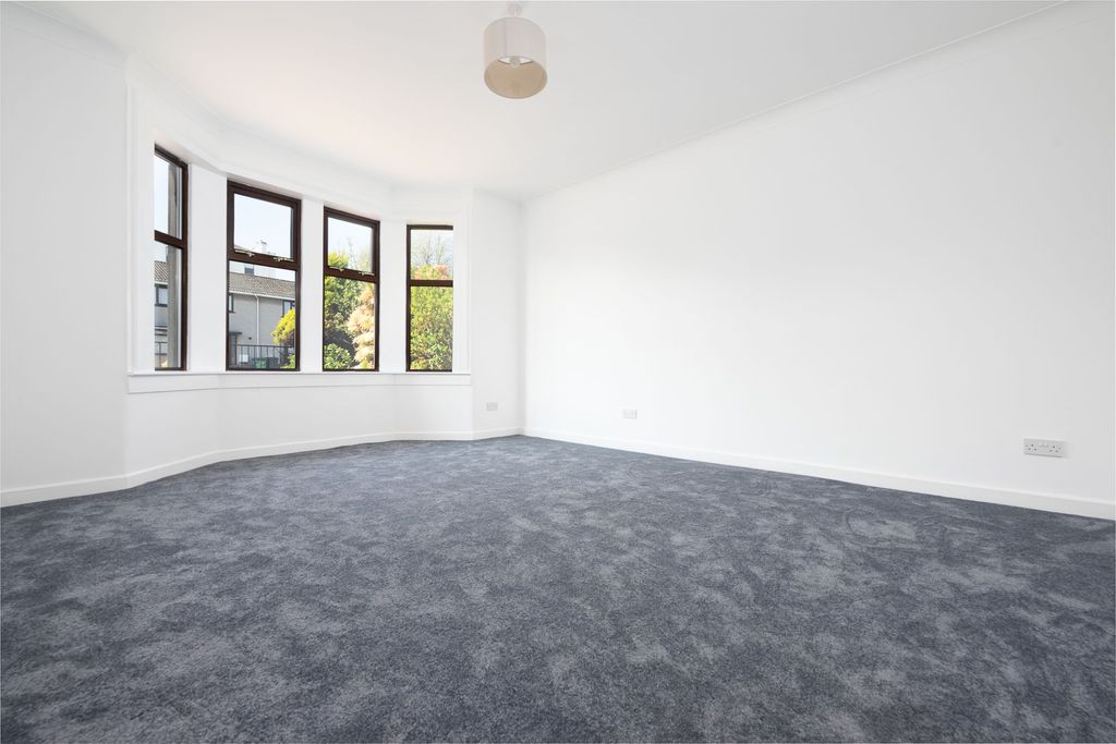 Property photo 3 of 32
