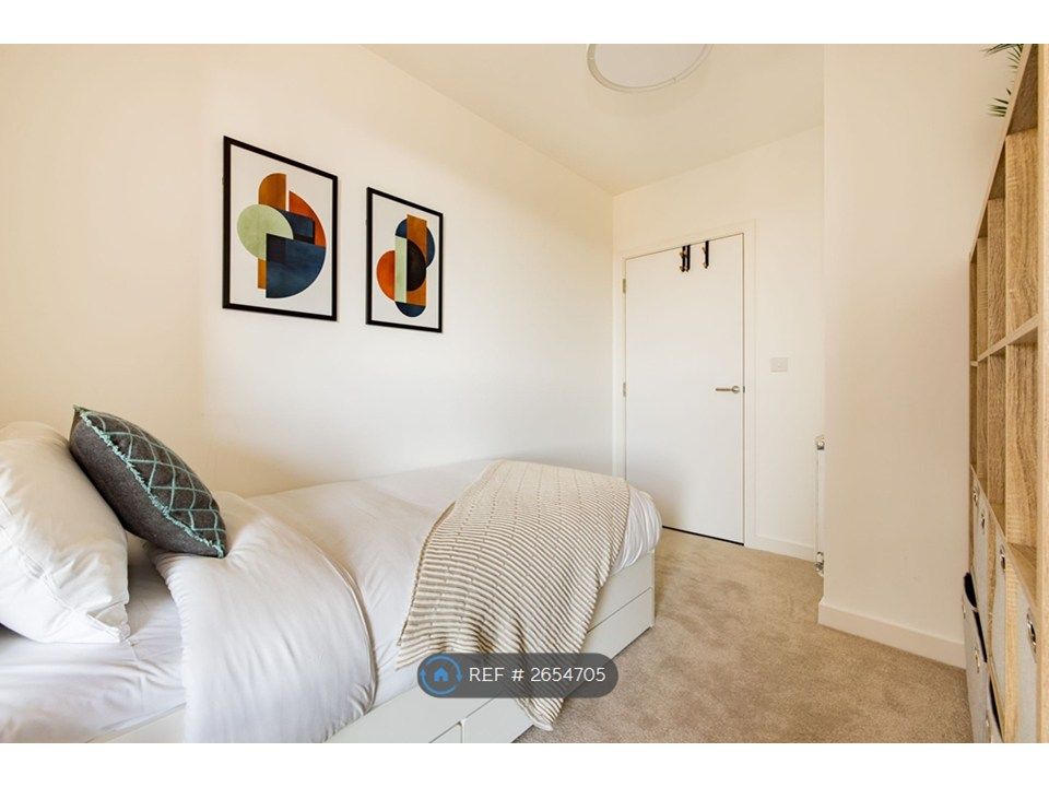 Property photo 2 of 35