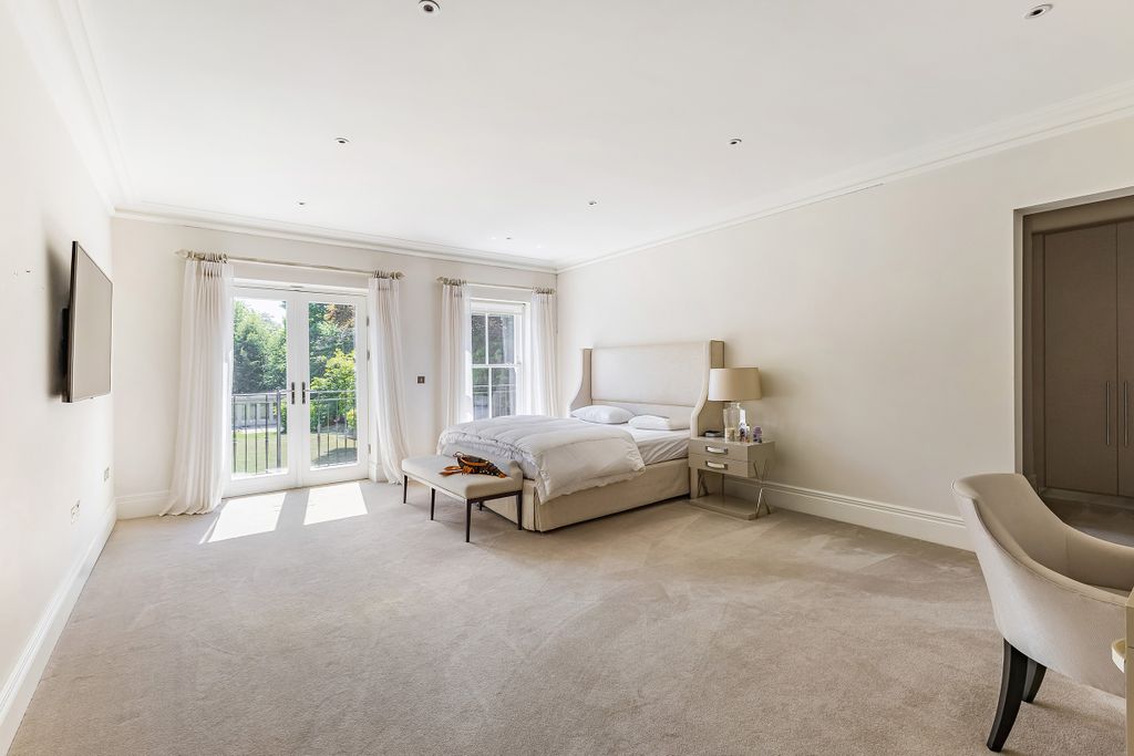 Additional image 19 of 6 bed property for saleRegent's Walk, Ascot, Berkshire SL5