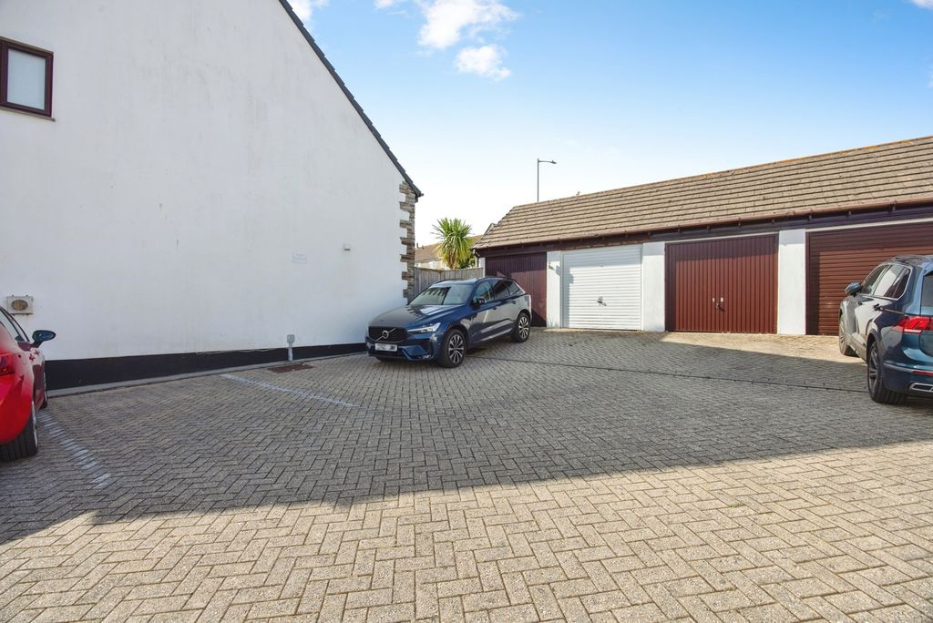 Property photo 2 of 11 Pbox-Img.Jpg