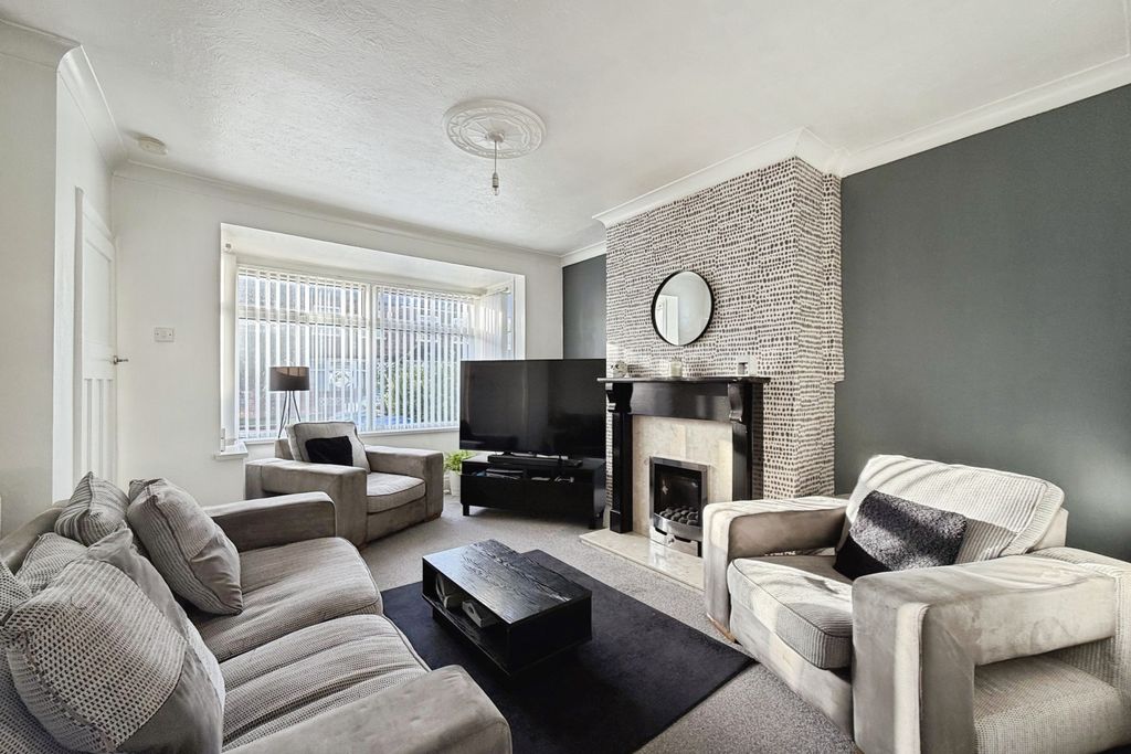 Property photo 2 of 9 4649635