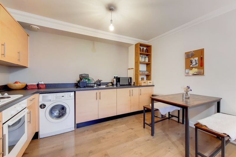 Property photo 3 of 8 Kitchen/Reception