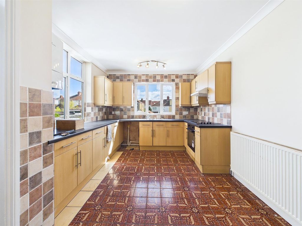 Property photo 3 of 21 Three Bedroom End-Terrace (7).Jpg