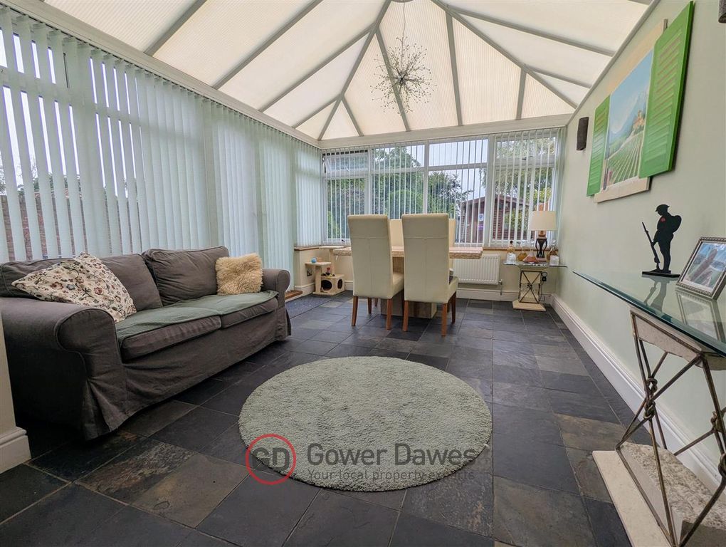 Property photo 3 of 16 Conservatory