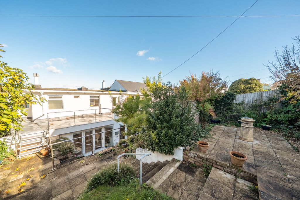 Property photo 3 of 23