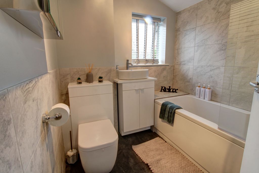 Property photo 2 of 13 Bathroom