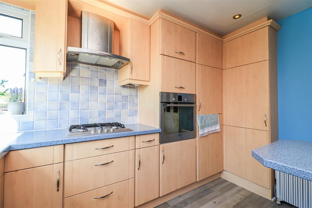 Property photo 3 of 10 Kitchen/Breakfast Room