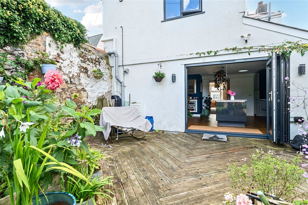 Property photo 2 of 28 Picture No. 46