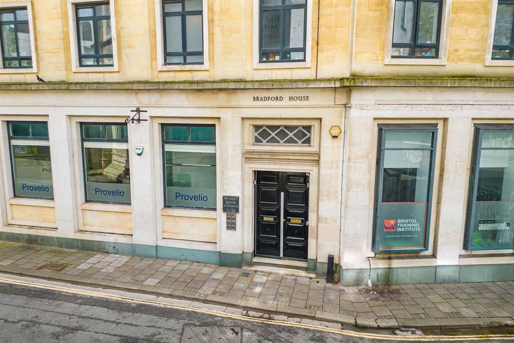 Property photo 2 of 18 Flat 12, Bradley House St Stephens Avenue, Bristol