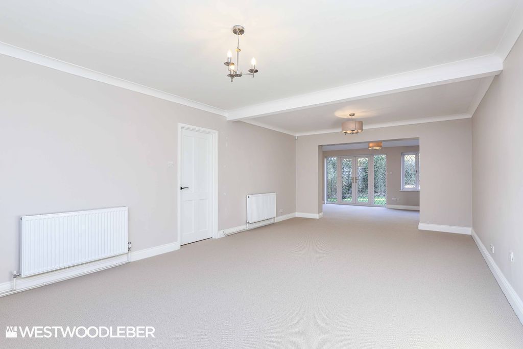 Property photo 3 of 28