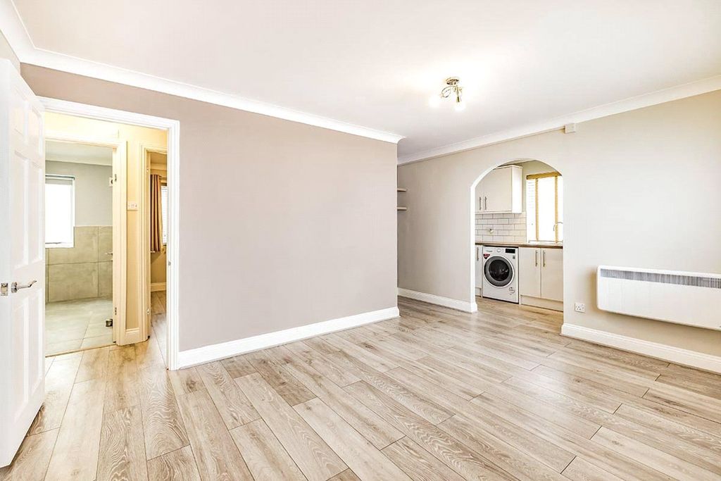 Property photo 3 of 9 Picture No. 02