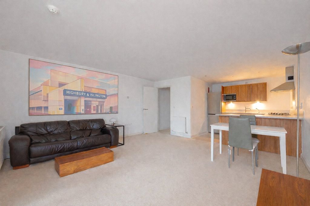 Property photo 2 of 25 Digitally Staged