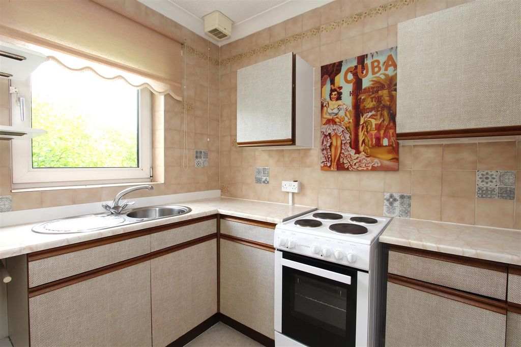 Property photo 3 of 11 Kitchen.Jpg