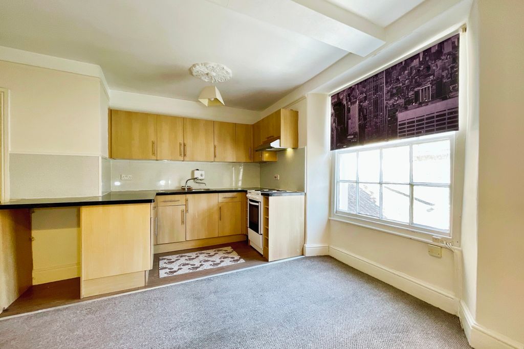 Property photo 3 of 9 Kitchen