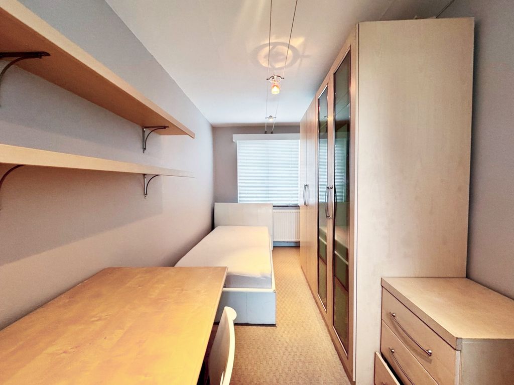 Property photo 1 of 2