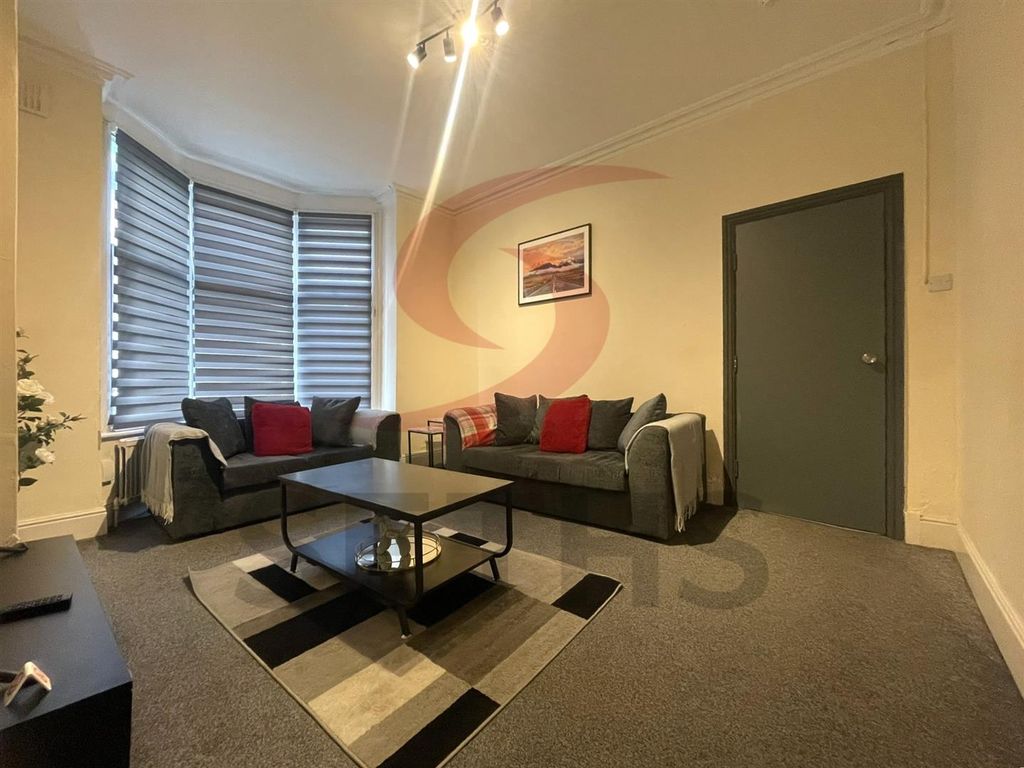 Property photo 1 of 10 Reception